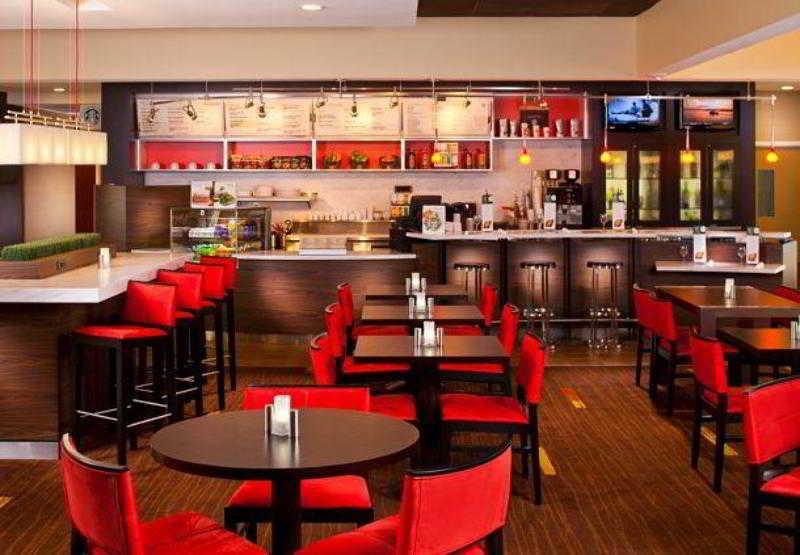 Courtyard Melbourne West Hotel Bagian luar foto
