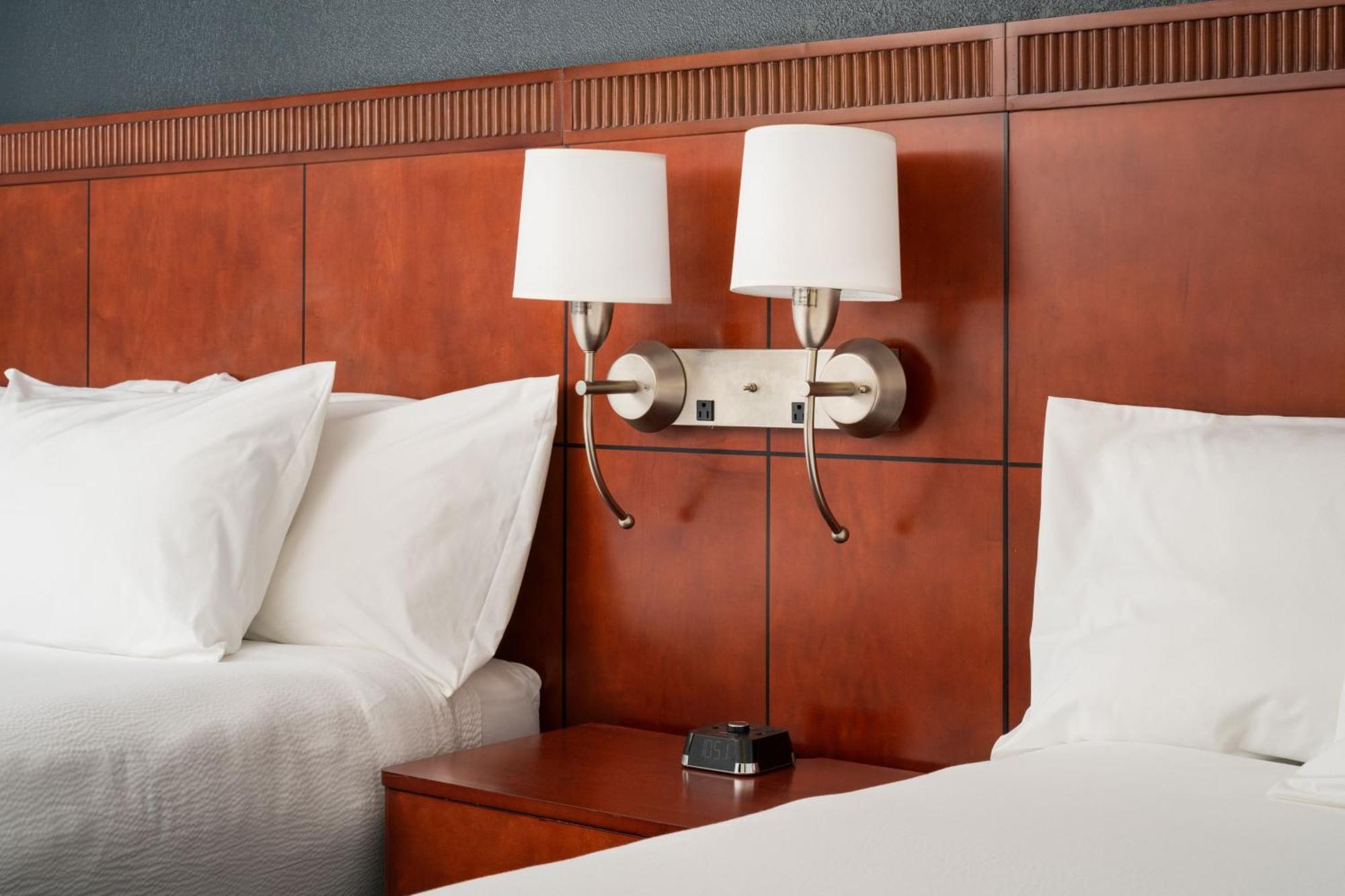 Courtyard Melbourne West Hotel Bagian luar foto