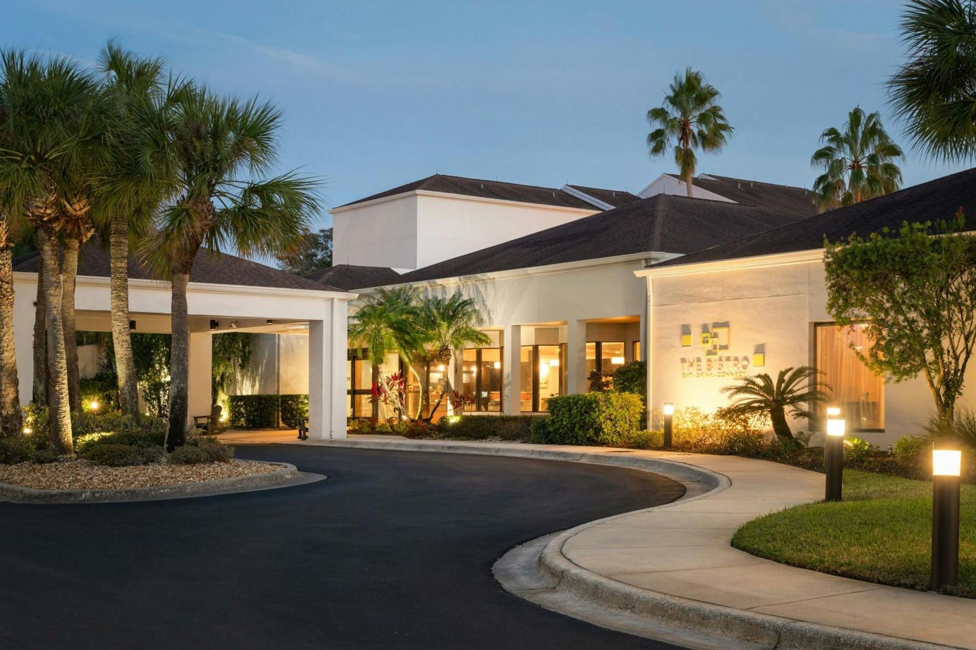 Courtyard Melbourne West Hotel Bagian luar foto