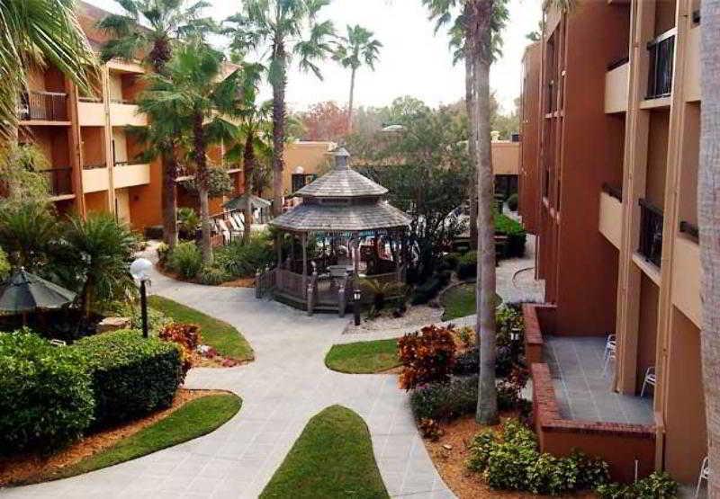 Courtyard Melbourne West Hotel Bagian luar foto