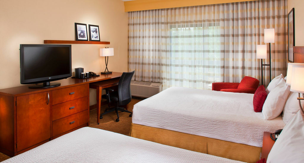 Courtyard Melbourne West Hotel Bagian luar foto